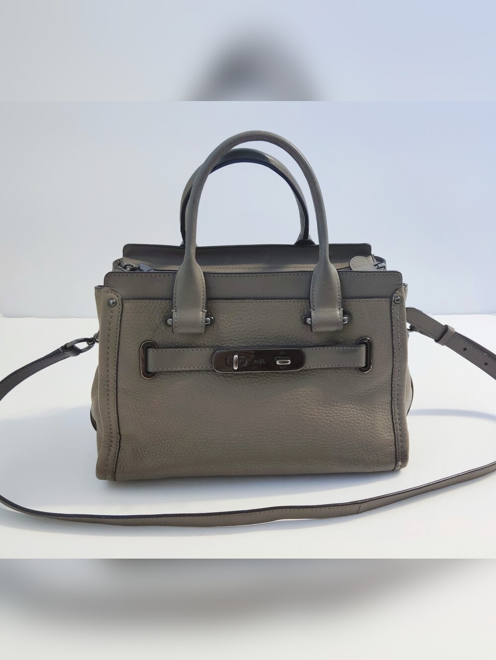 Coach Swagger Pebbled Leather Satchel - Taupe. Pre-owned. 10×7×5.